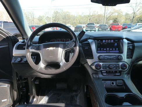 Used 2019 Chevrolet Suburban LT w/ LT Midnight Edition image 15