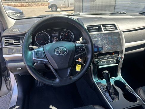 Used 2015 Toyota Camry SE FWD image 6