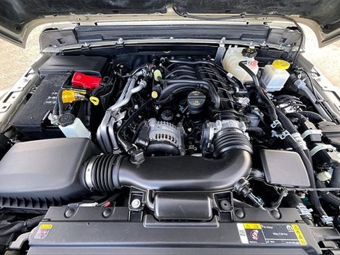 Used 2022 Jeep Gladiator Rubicon w/ LED Lighting Group image 9