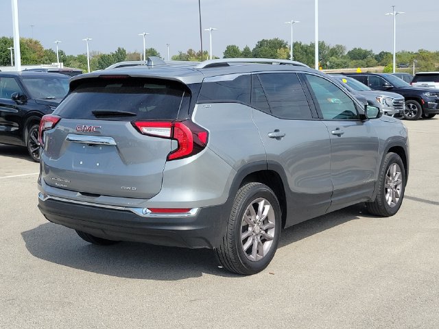 Used 2024 GMC Terrain SLT AWD/4WD image 6
