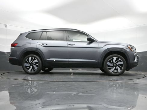 Used 2024 Volkswagen Atlas SE FWD image 39