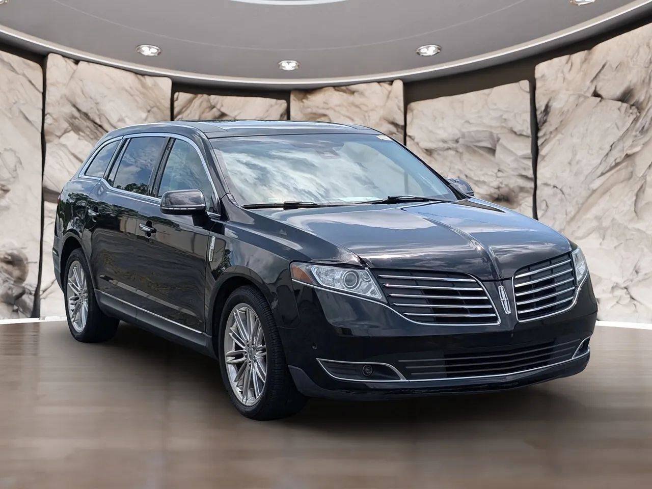 Used 2019 Lincoln MKT AWD image 15