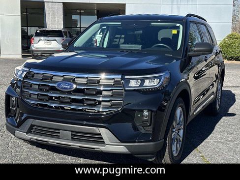 Used 2025 Ford Explorer Active w/ Active Comfort Package image 3