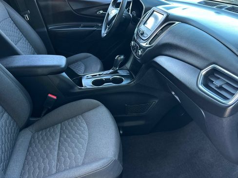 Used 2018 Chevrolet Equinox LT FWD image 16