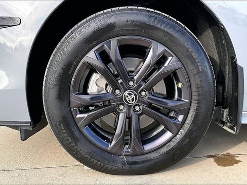 Used 2024 Toyota Sienna Platinum image 11