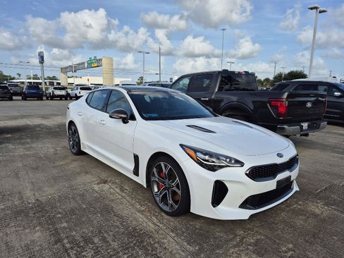 Used 2019 Kia Stinger GT1 RWD image 3