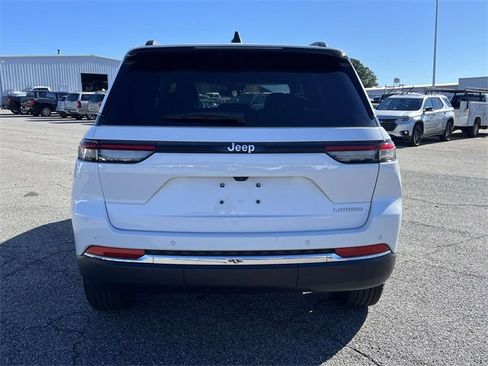 Used 2025 Jeep Grand Cherokee Laredo X image 5