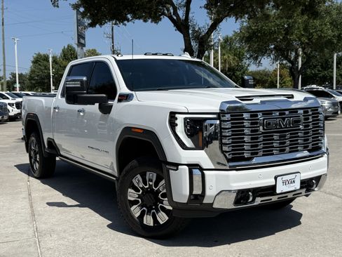 Used 2024 GMC Sierra 2500 Denali w/ Denali Reserve Package AWD/4WD image 2