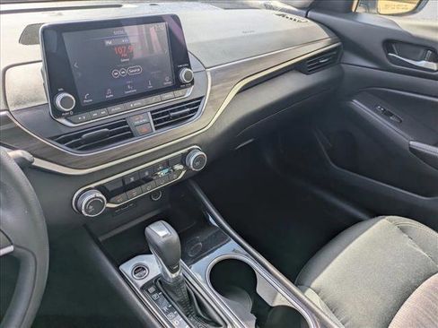 Used 2024 Nissan Altima 2.5 SV image 13