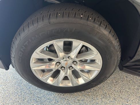 New 2025 Chevrolet Suburban Premier image 34