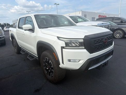 Used 2022 Nissan Frontier PRO-4X AWD/4WD image 2