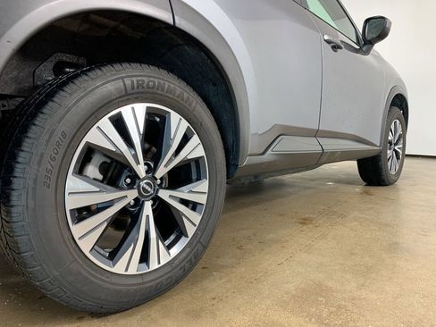 Used 2023 Nissan Rogue SV image 9