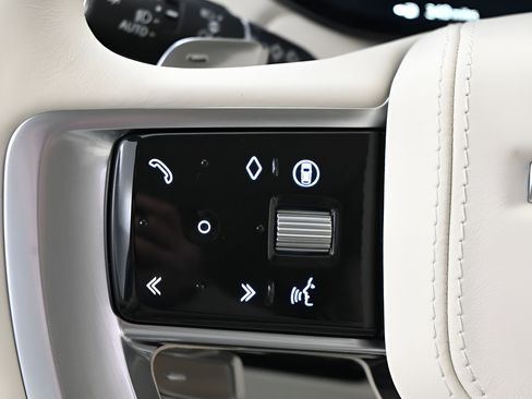 Used 2026 Land Rover Range Rover SE AWD/4WD image 16