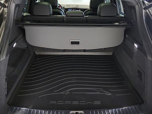 Certified 2026 Porsche Cayenne AWD/4WD image 29