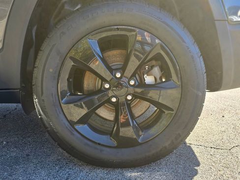 Used 2019 Jeep Cherokee Latitude Plus image 40