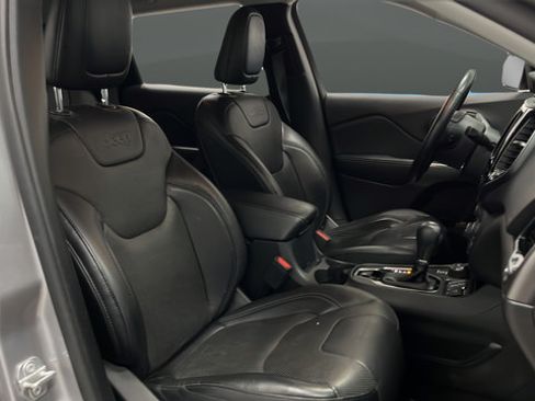 Used 2019 Jeep Cherokee Limited AWD/4WD image 23