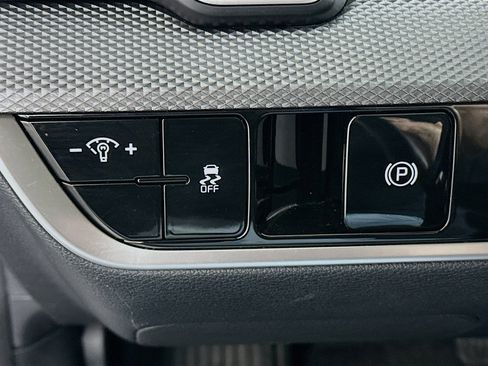 Used 2025 Kia Sportage LX image 17