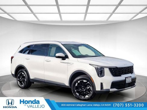 Used 2024 Kia Sorento S image 1