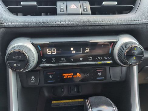 Used 2019 Toyota RAV4 Limited AWD/4WD image 14