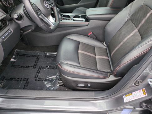 Used 2025 Nissan Altima 2.5 SR FWD image 13