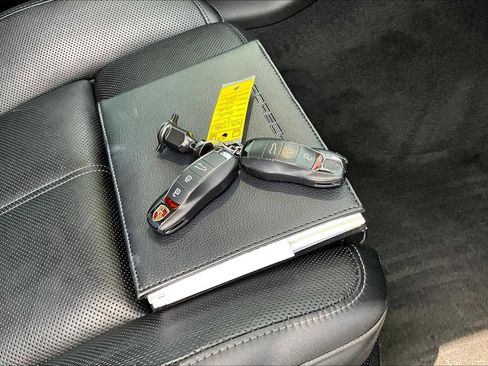 Used 2021 Porsche Macan image 14