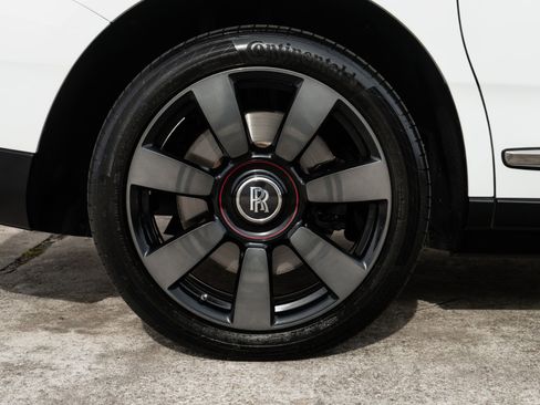 Used 2022 Rolls-Royce Cullinan AWD/4WD image 36