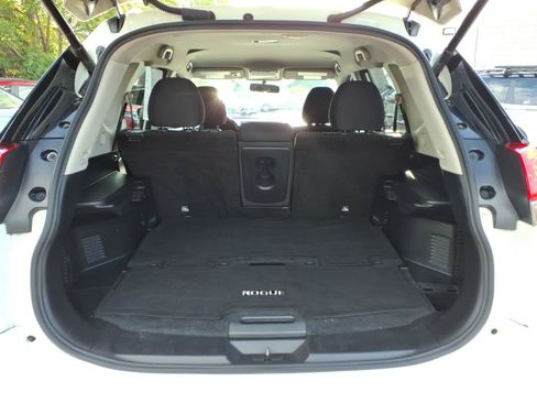 Used 2017 Nissan Rogue SV w/ SV Premium Package AWD/4WD image 26