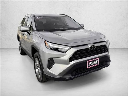 Used 2025 Toyota RAV4 XLE AWD/4WD image 3