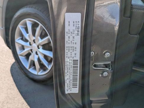 Used 2017 Jeep Cherokee Limited w/ Technology Group FWD image 35