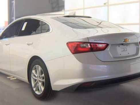 Used 2016 Chevrolet Malibu LT w/ Leather Package FWD image 9