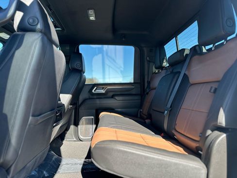 Used 2025 Chevrolet Silverado 2500 High Country w/ Technology Package AWD/4WD image 14