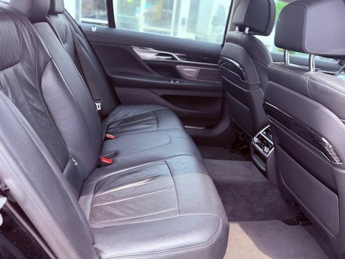 Used 2022 BMW 740i RWD image 18