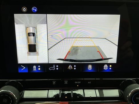 Used 2023 Chevrolet Colorado Trail Boss w/ Technology Package image 7