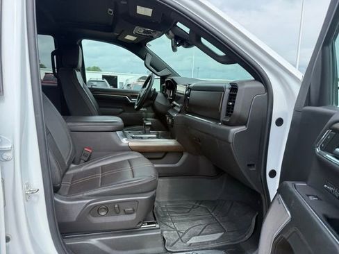Used 2024 Chevrolet Silverado 1500 High Country w/ High Country Premium Package AWD/4WD image 24