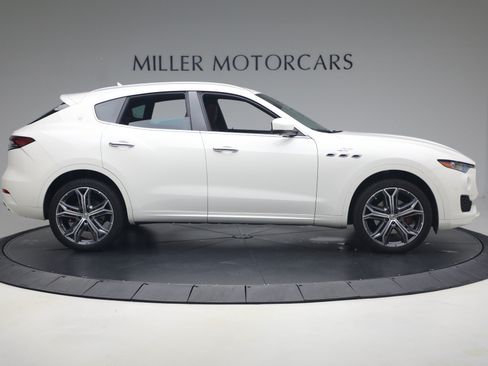 Certified 2023 Maserati Levante GT AWD/4WD image 9