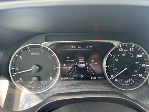 Used 2023 Nissan Rogue S AWD/4WD image 10