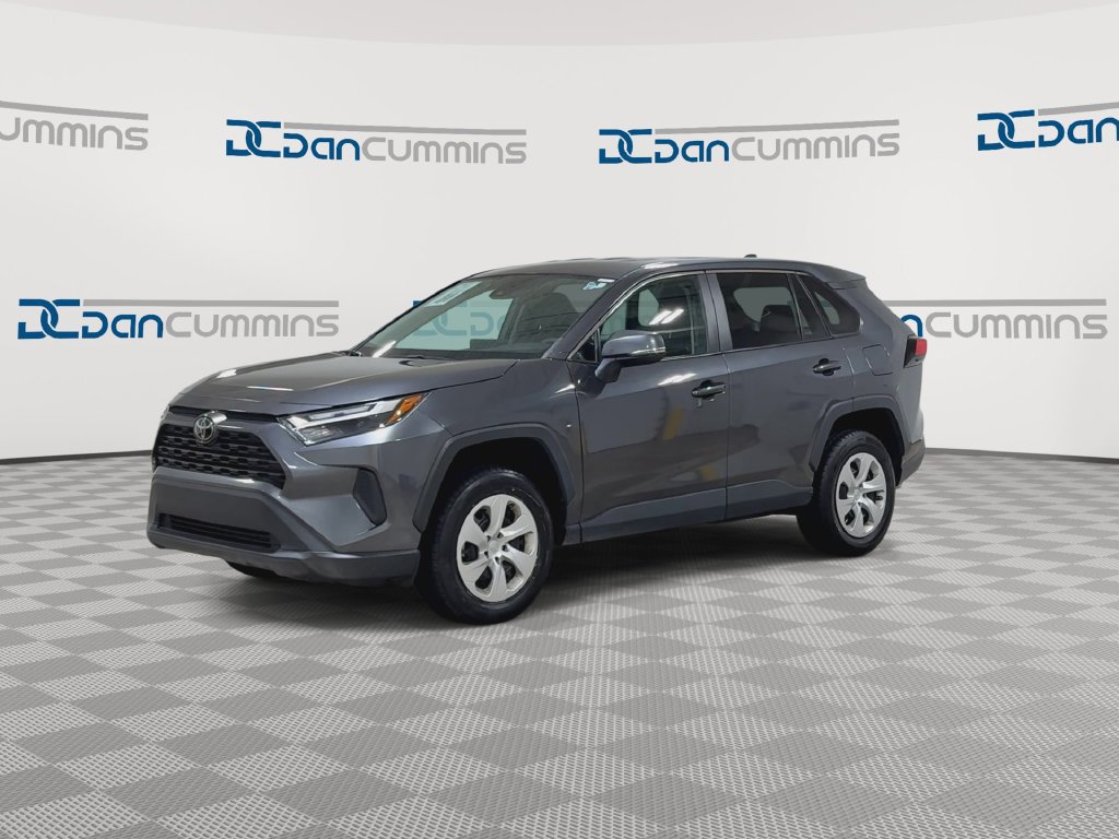 Used 2024 Toyota RAV4 LE FWD image 4
