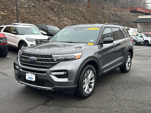 Used 2022 Ford Explorer XLT w/ Equipment Group 202A image 3