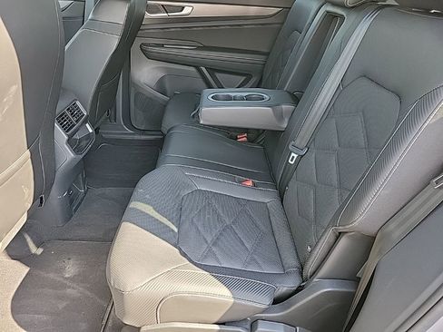 Used 2024 Volkswagen Atlas Cross Sport SE image 14