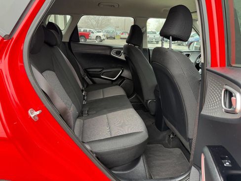 Used 2022 Kia Soul LX image 16