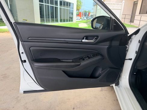 Used 2025 Nissan Altima 2.5 SV FWD image 10