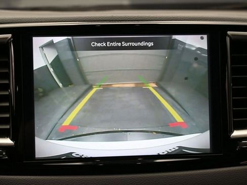 Used 2024 Chrysler Pacifica Touring-L image 23