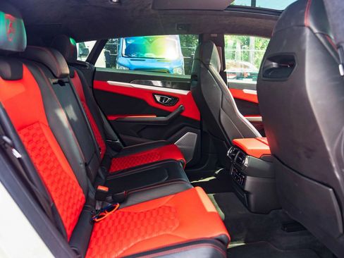 Used 2020 Lamborghini Urus AWD/4WD image 22