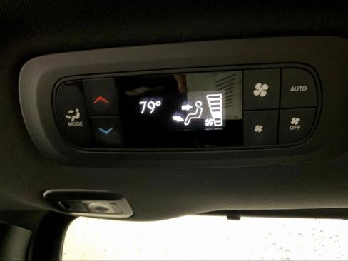 Used 2025 Chrysler Pacifica Limited image 29