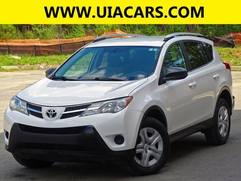 Used 2013 Toyota RAV4 LE image 2