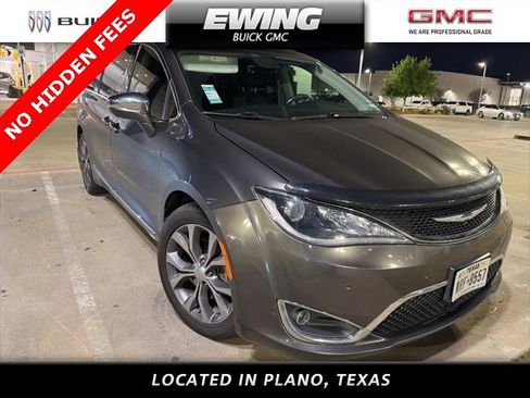 Used 2017 Chrysler Pacifica Limited image 1