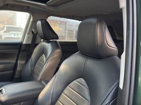 Certified 2023 Toyota Highlander XLE image 25