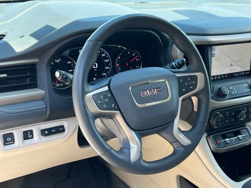 Used 2023 GMC Acadia Denali w/ Denali Ultimate Package AWD/4WD image 2