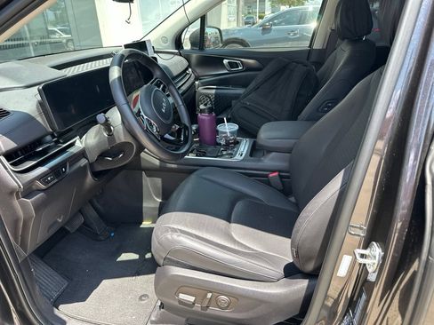 Used 2025 Kia Carnival SX Prestige FWD image 4