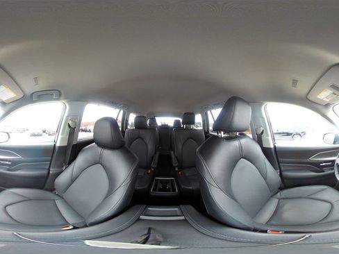 Used 2025 Toyota Grand Highlander FWD image 42